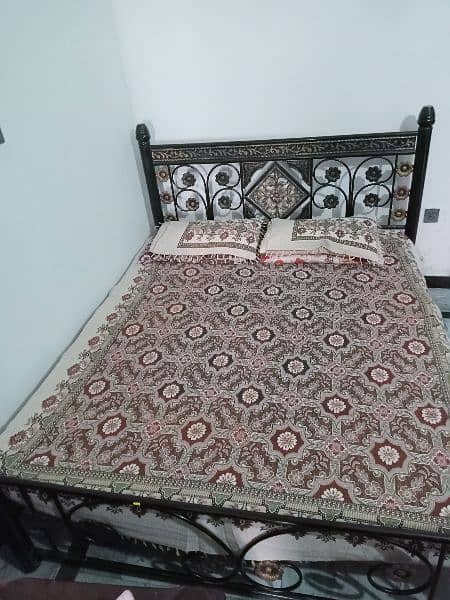 iron bed with dressing ,for urgent sale,good condition 0