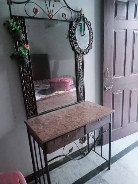 iron bed with dressing ,for urgent sale,good condition 3