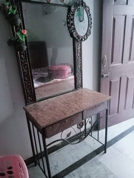 iron bed with dressing ,for urgent sale,good condition 4