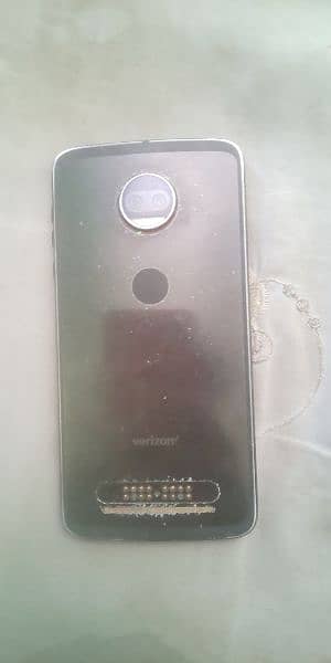 Motorola Moto Z2 Force. 1