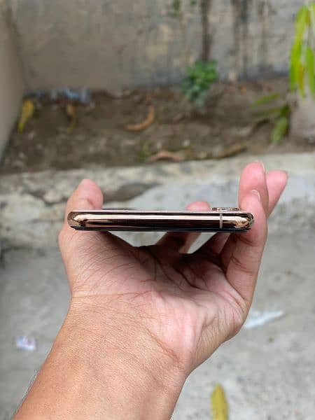 XS Max Gold color 256GB 3