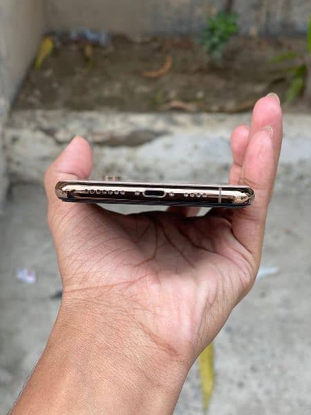 XS Max Gold color 256GB 5