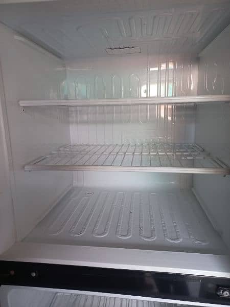 new condition fridge 10 connection urgent sale 8