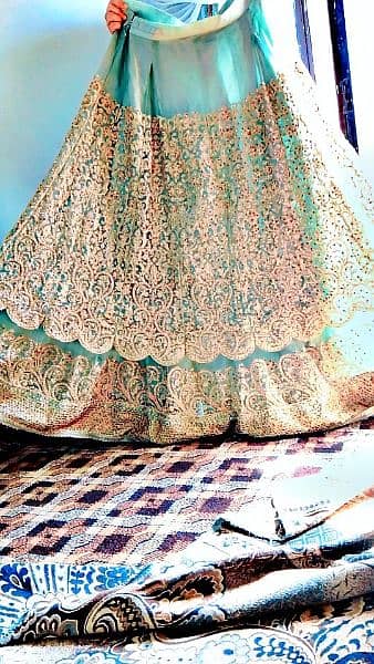 bridal mehndi lehnga 0