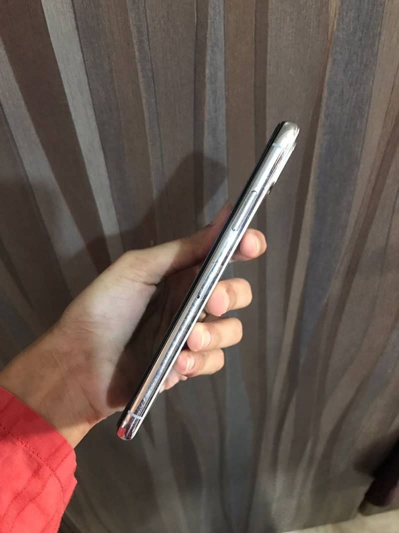 iPhone X 64GB used with box 2