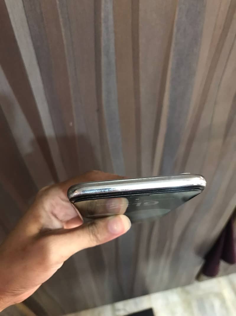 iPhone X 64GB used with box 4