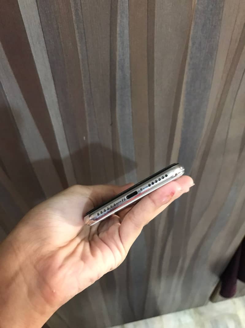 iPhone X 64GB used with box 5