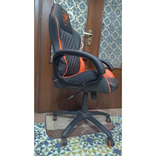 Fusion  cougar gaming chair 3