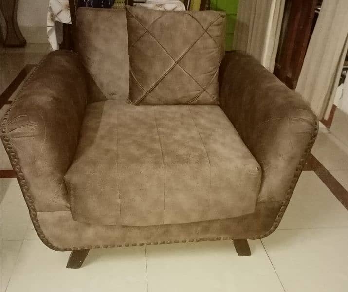 Sofa Set (Excellent condition) 4