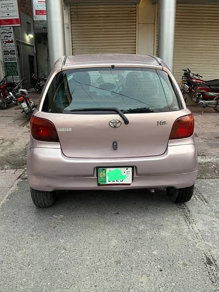 Toyota Vitz 2000 3