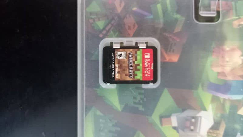 Nintendo switch Minecraft gamecard with case 2