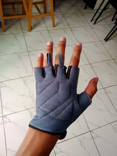 Bicycle Gloves with Colorful Design in New Condition 2