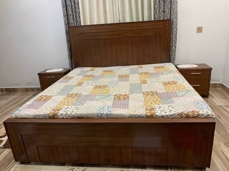 sheesham wood king size bed with 2 side tables 3