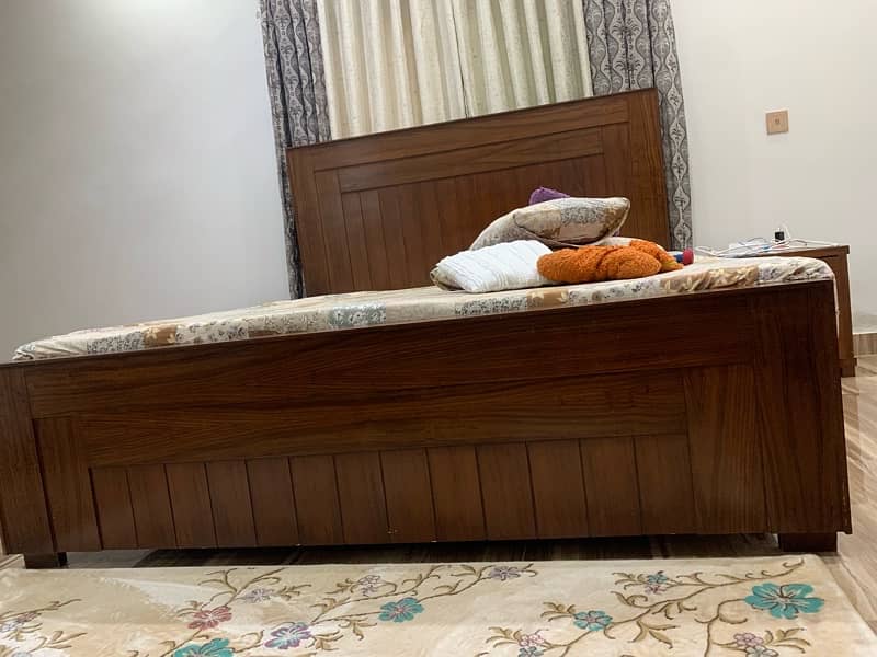 sheesham wood king size bed with 2 side tables 5