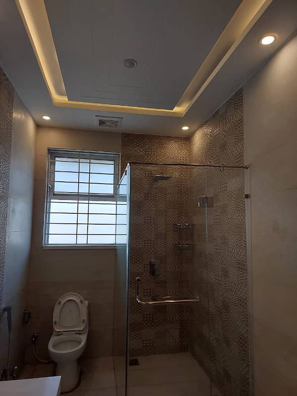 Upper Portion For Rent of 1 Kanal House in Phase 6 DHA Lahore (100% Original Pictures) 4