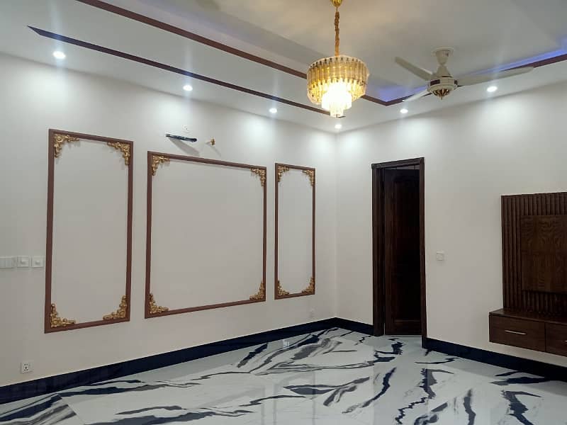 1 Kanal Like New House Available For Rent In Bahria Town Lahore. 3