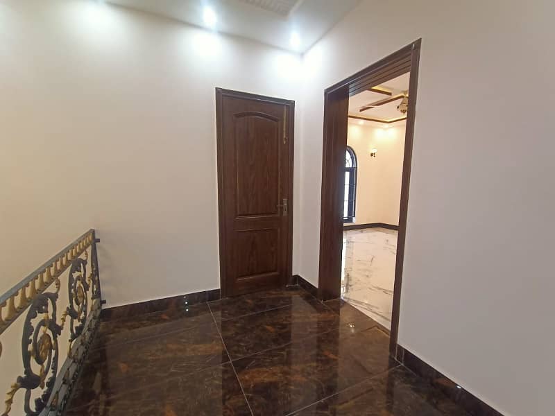 1 Kanal Like New House Available For Rent In Bahria Town Lahore. 4