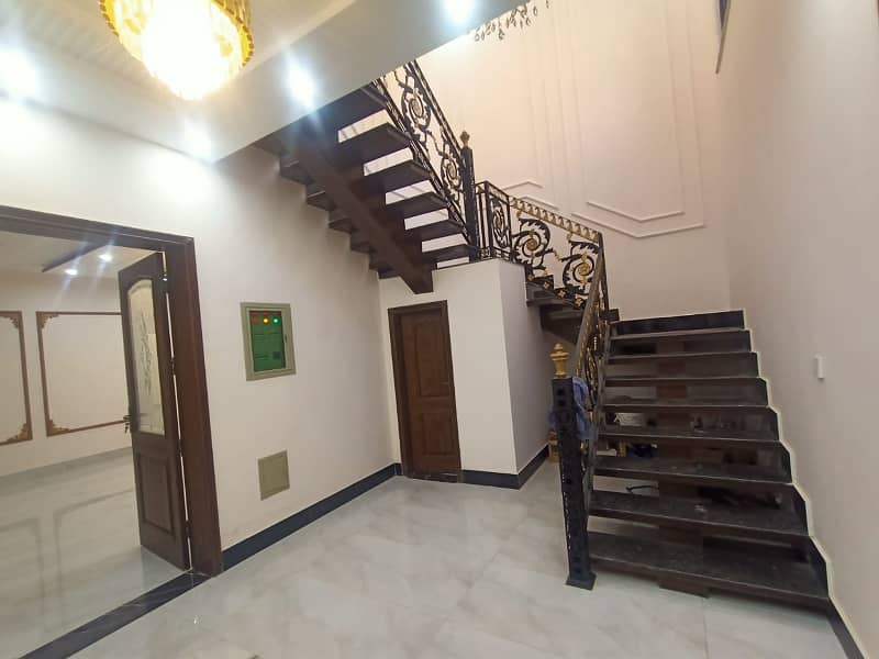 1 Kanal Like New House Available For Rent In Bahria Town Lahore. 8