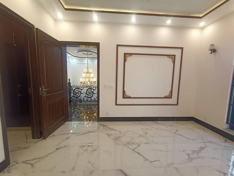 1 Kanal Like New House Available For Rent In Bahria Town Lahore. 12