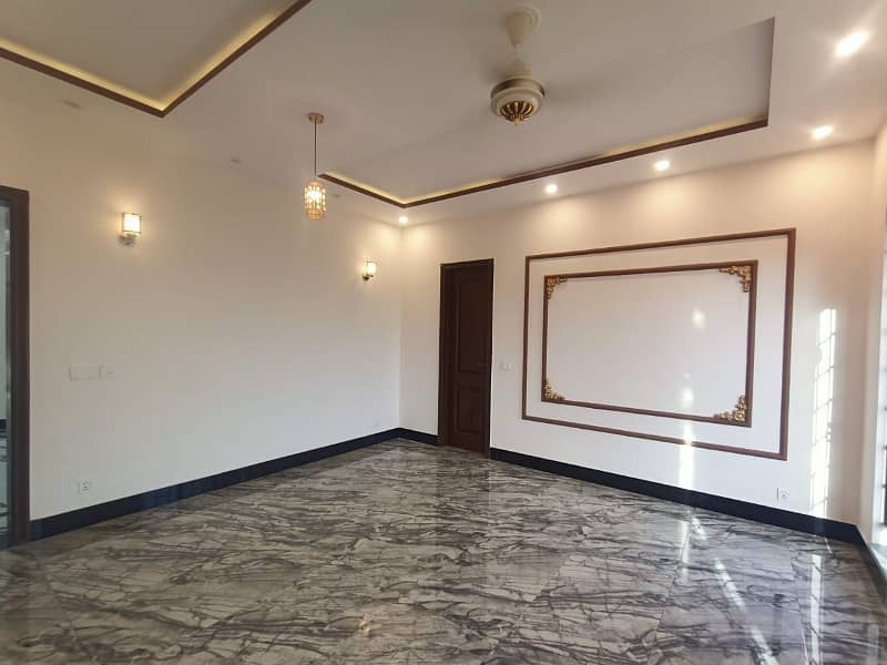 1 Kanal Like New House Available For Rent In Bahria Town Lahore. 14