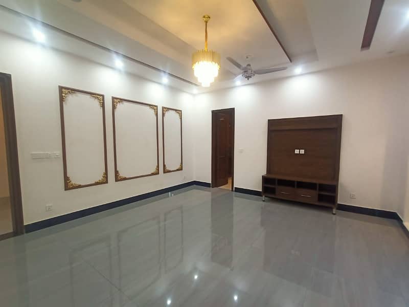 1 Kanal Like New House Available For Rent In Bahria Town Lahore. 17