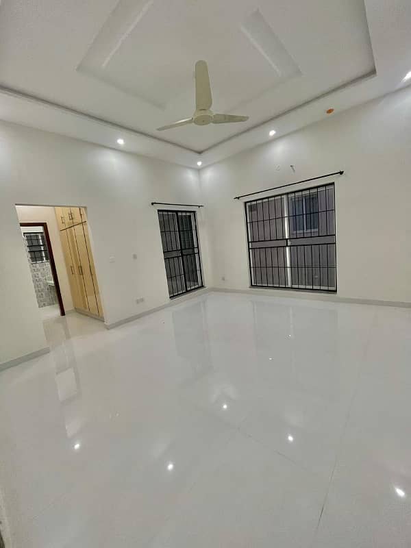 1 Kanal House Upper Portion For Rent in Phase 7 Near Fairways Commercial 10