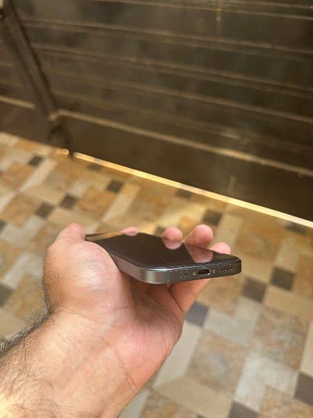 Iphone 15 pro JV 10/10 ( 128 GB ) Black 2