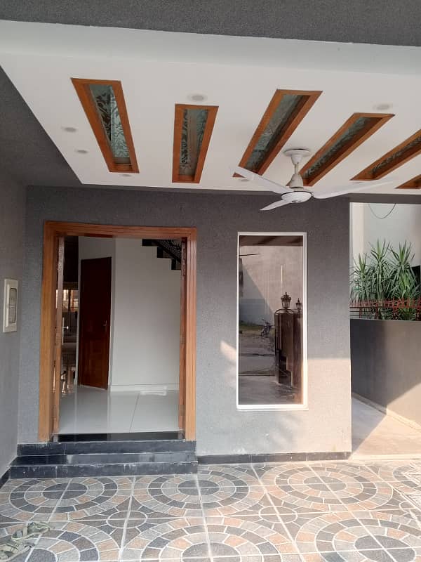 Brand New 10marla house available for rent in phase 3 bahria town Rawalpindi 3