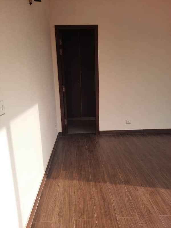 1 Kanal House Upper Portion For Rent in Phase 7 Near Golf Club Resort (Original Pictures) 8