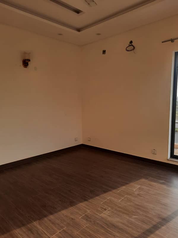 1 Kanal House Upper Portion For Rent in Phase 7 Near Golf Club Resort (Original Pictures) 11