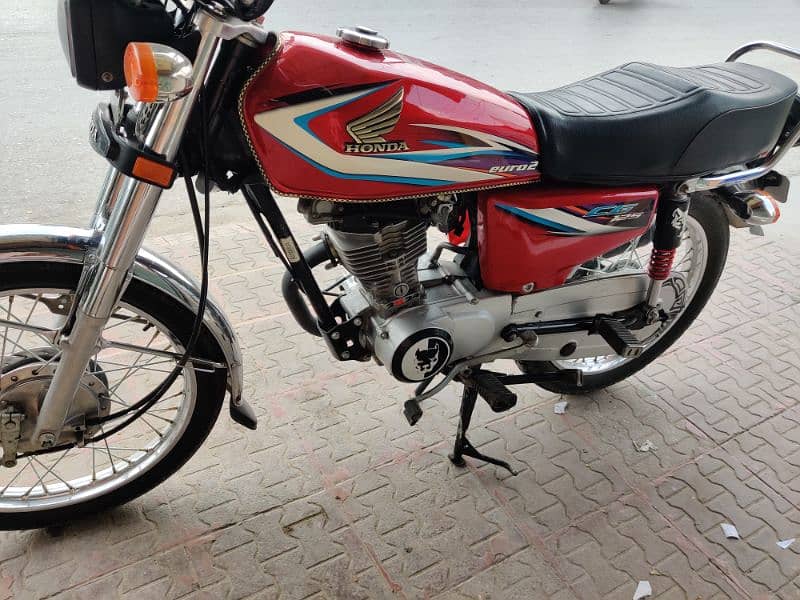 Honda 125 Red 4