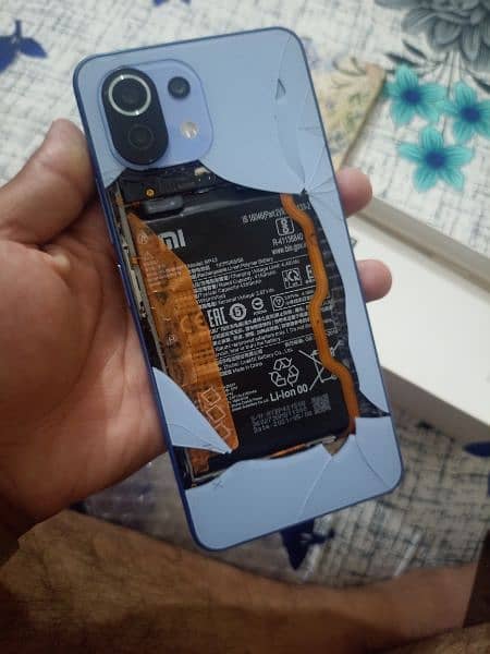 Mi 11 Lite(6+2/128) Full Box Back Crack 2