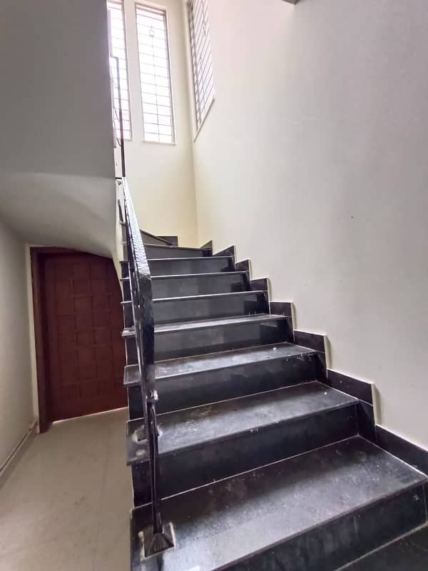 1 Kanal House Upper Portion For Rent in DHA Phase 5 Reasonable Rent Prime Location 4