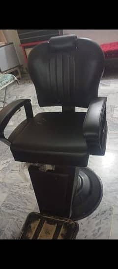 Salon chair