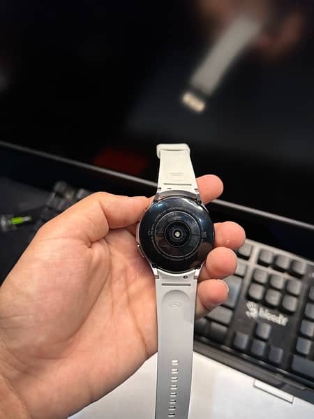 Galaxy Watch 4 Classic 46mm | Wifi & Bluetooth 3