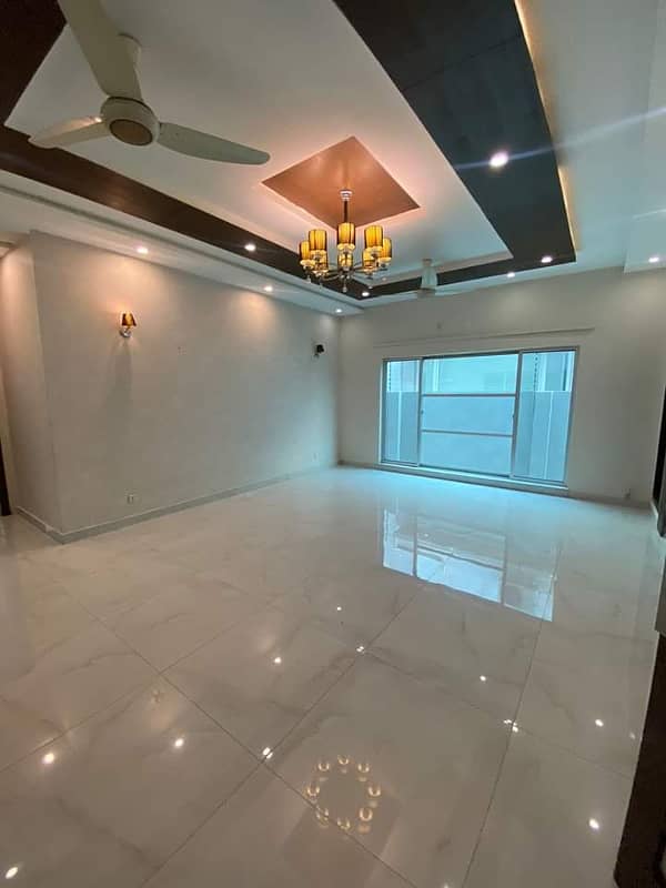 10 marla full house Available For Rent In DHA Phase 3 Lahore At Super Hot Location. 1