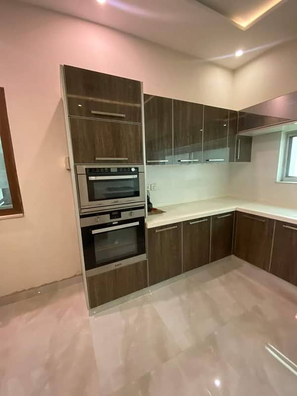 10 marla full house Available For Rent In DHA Phase 3 Lahore At Super Hot Location. 9