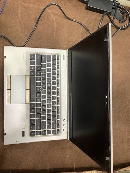 Hp elite book 500Gb hard  4 Gb ram 3