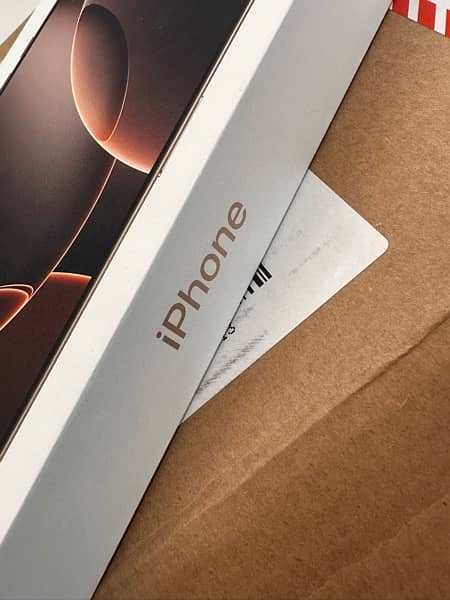 iPhone 16 Pro - Desert Titanium - 256 GB 3