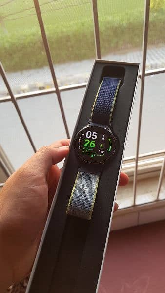 samsung galaxy watch 4 (44mm) 10/10 condition 2