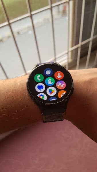 samsung galaxy watch 4 (44mm) 10/10 condition 3