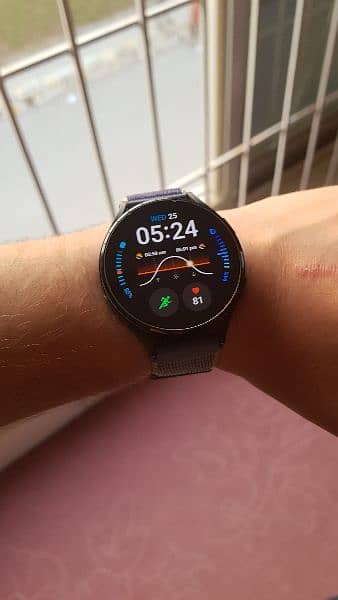 samsung galaxy watch 4 (44mm) 10/10 condition 4