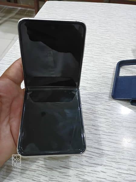 Samsung Galaxy Z Flip3.5G for sale 2