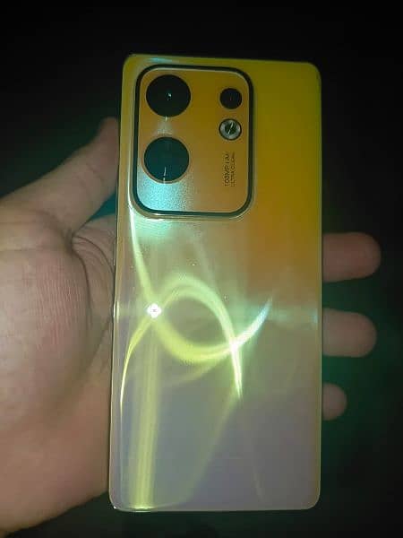 Infinix Zero 30 Gold 0