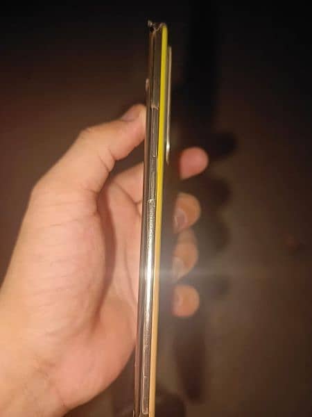 Infinix Zero 30 Gold 1