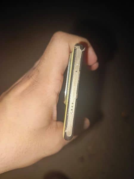 Infinix Zero 30 Gold 3