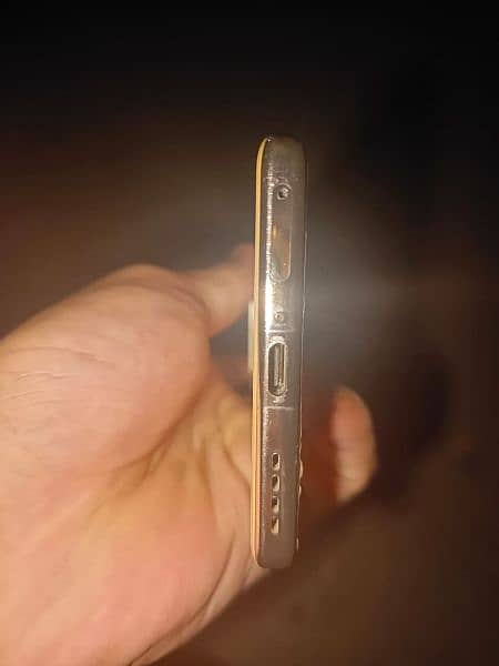 Infinix Zero 30 Gold 4