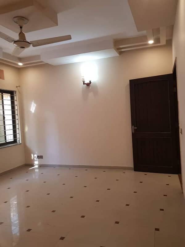 1 kanal Furnished Upper Portion is Available For Rent In DHA Phase 3 Lahore At Super Hot Location. 8