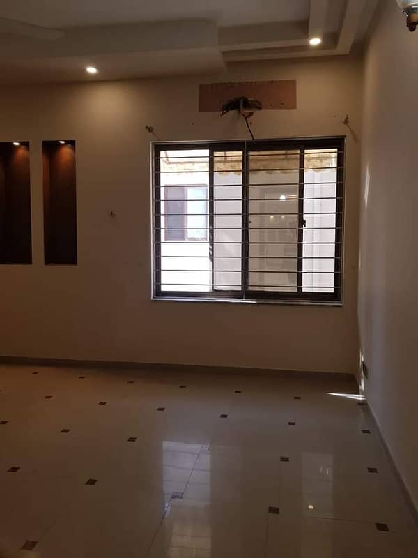 1 kanal Furnished Upper Portion is Available For Rent In DHA Phase 3 Lahore At Super Hot Location. 13