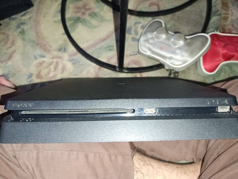 PS4 slim 1 TB 2